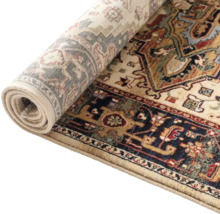 Covor rulat cu model