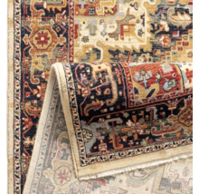 Imagine detaliată cu un covor cu model și ornamente