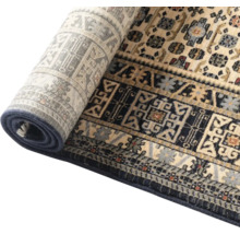 Covor rulat cu model oriental