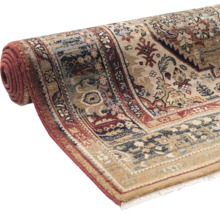 Covor rulat cu model tradițional