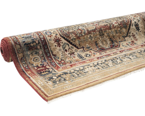 Covor rulat cu model oriental