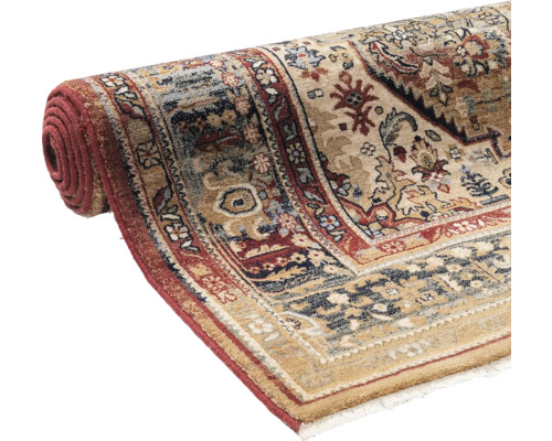 Covor rulat cu design cu model