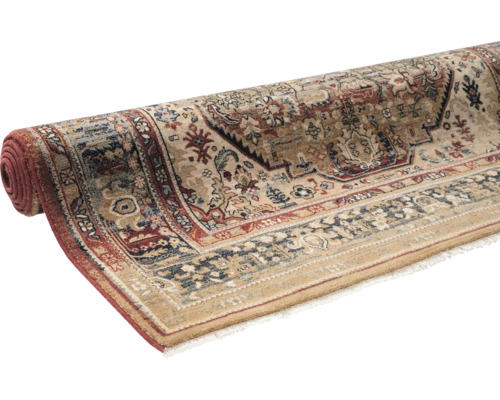 Covor rulat cu model tradițional