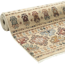 Covor rulat cu model