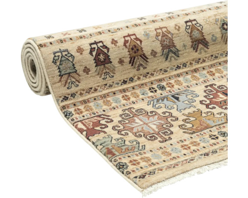 Covor rulat cu model