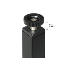 Picior de mobilier reglabil cu o înălțime maximă de 20 mm.