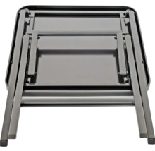 Masa pliabilă pliată pentru utilizare în interior și exterior