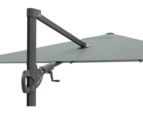 Prim-plan cu o umbrelă de soare Soluna cu mecanism de manivelă