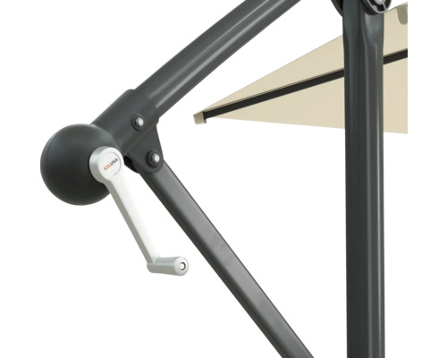 Prim-plan al unei umbrele de soare cu mecanism de manivelă și sigla Soluna