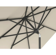 Vedere detaliată a unei umbrele de soare cu cadru și husă