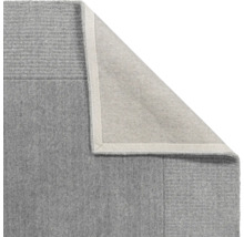 Covor gri cu textură simplă