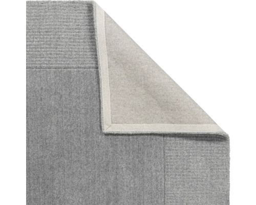 Covor gri cu textură simplă