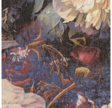 Prim-plan cu o pictură murală cu motiv floral