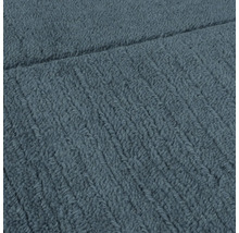 Prim-plan detaliat cu o covorașă de baie texturată