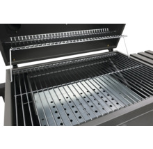 Grătar deschis pe cărbune cu grătar.