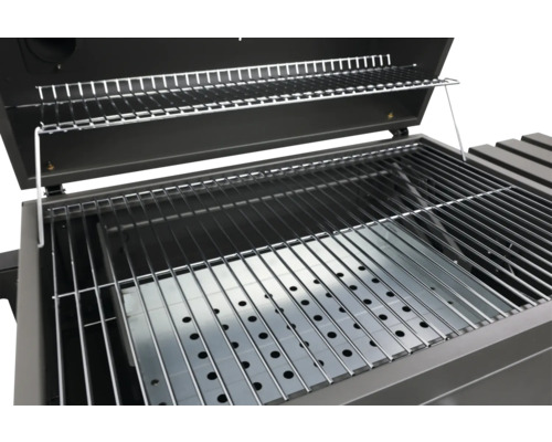 Grătar deschis pe cărbune cu grătar.