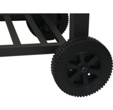 Imagine detaliată cu roțile căruciorului.