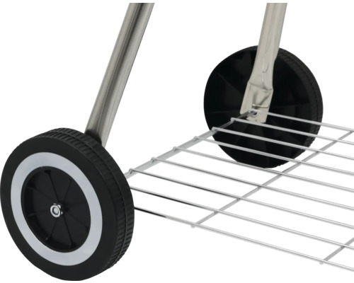 Prim-plan cu roțile și grătarul de depozitare al unui grătar cu cărucior.