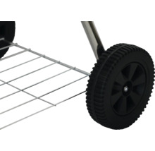 Imagine detaliată cu roată și grătar de depozitare pentru un cărucior de grătar