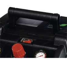 Imagine detaliată cu un compresor cu mâner, comutator și manometru