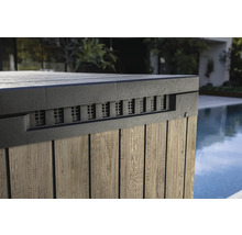 Imagine detaliată a unui placaj de cadă cu hidromasaj cu structură de lemn și fante de aerisire