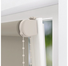 Prim-plan al unei rulouri cu lanț de operare la fereastră