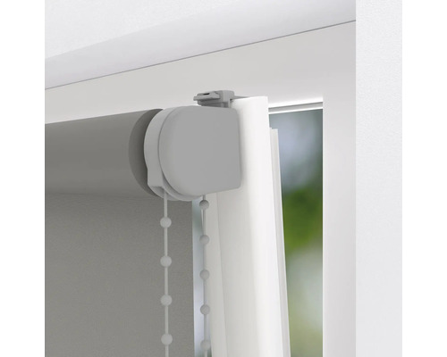 Rulou gri pe fereastră cu acționare cu lanț