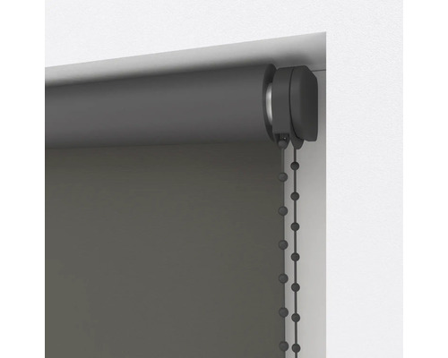 Rulou cu lanț pe fereastră