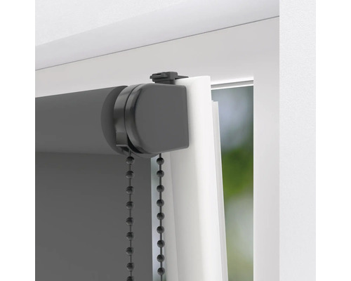 Prim-plan cu o rolă cu lanț pentru decorarea ferestrelor