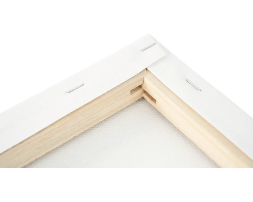 Prim-plan cu un colț de pânză de pictură cu cadru din lemn și pânză