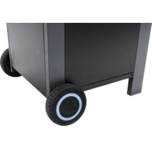 Imagine detaliată cu un grătar negru cu roți pentru transport ușor