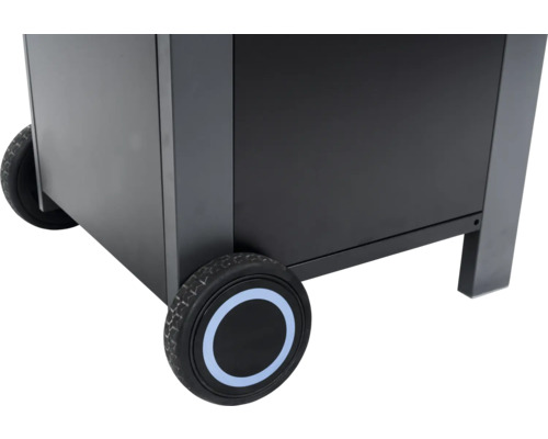 Imagine detaliată cu un grătar negru cu roți pentru transport ușor