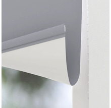 Rulou parțial derulată pentru întunecarea ferestrei