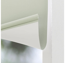 Imagine detaliată a unei role la fereastră