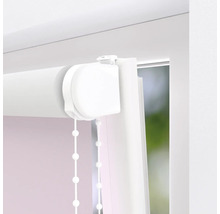 Prim-plan cu o rolă la fereastră