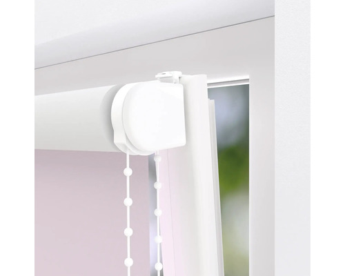 Prim-plan cu o rolă la fereastră