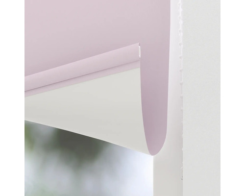 Prim-plan al unei rolete de fereastră