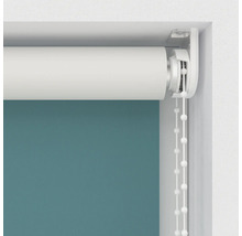 Rulou cu lanț în nișa ferestrei