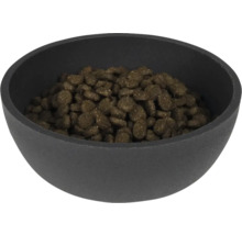 Bol negru umplut cu hrană pentru animale