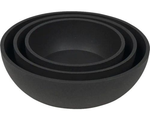 Trei vase de plantare negre din plastic stivuite unul în celălalt