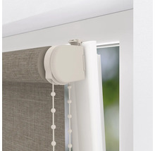 Prim-plan cu o rolă cu lanț pe fereastră