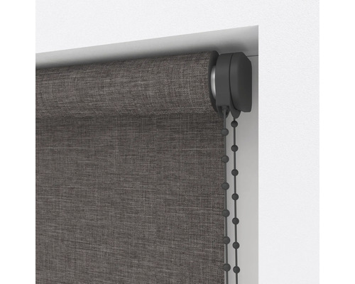 Prim-plan cu jaluzea rulou gri la fereastră