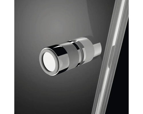 Detaliu al unui buton de cabină de duș din metal