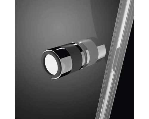 Vizualizare detaliată a mânerului ușii cabinei de duș