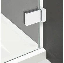 Detaliu cabină de duș cu feronerie