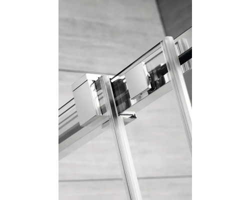 Imagine detaliată cu fixarea cabinei de duș