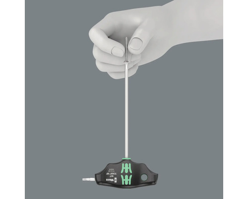 Șurubelniță manuală Wera cu șurub în mână