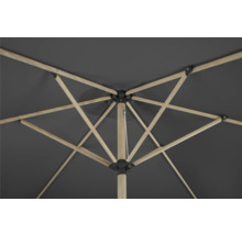 Vedere interioară a unei umbrele de soare cu cadru din lemn și acoperiș gri