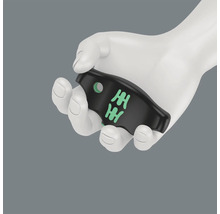 Mâner șurubelniță în mână