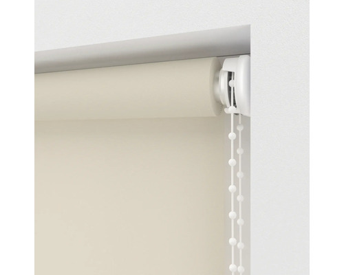 Jaluzea bej cu lanț de operare la fereastră